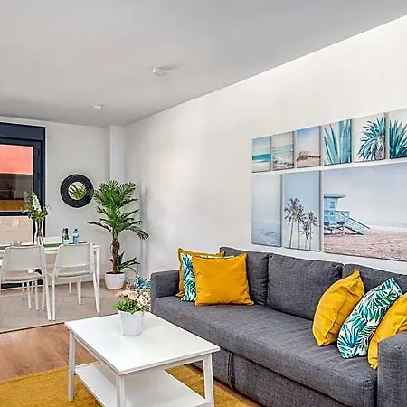 Couples Getaway In By Costarentals Appartement